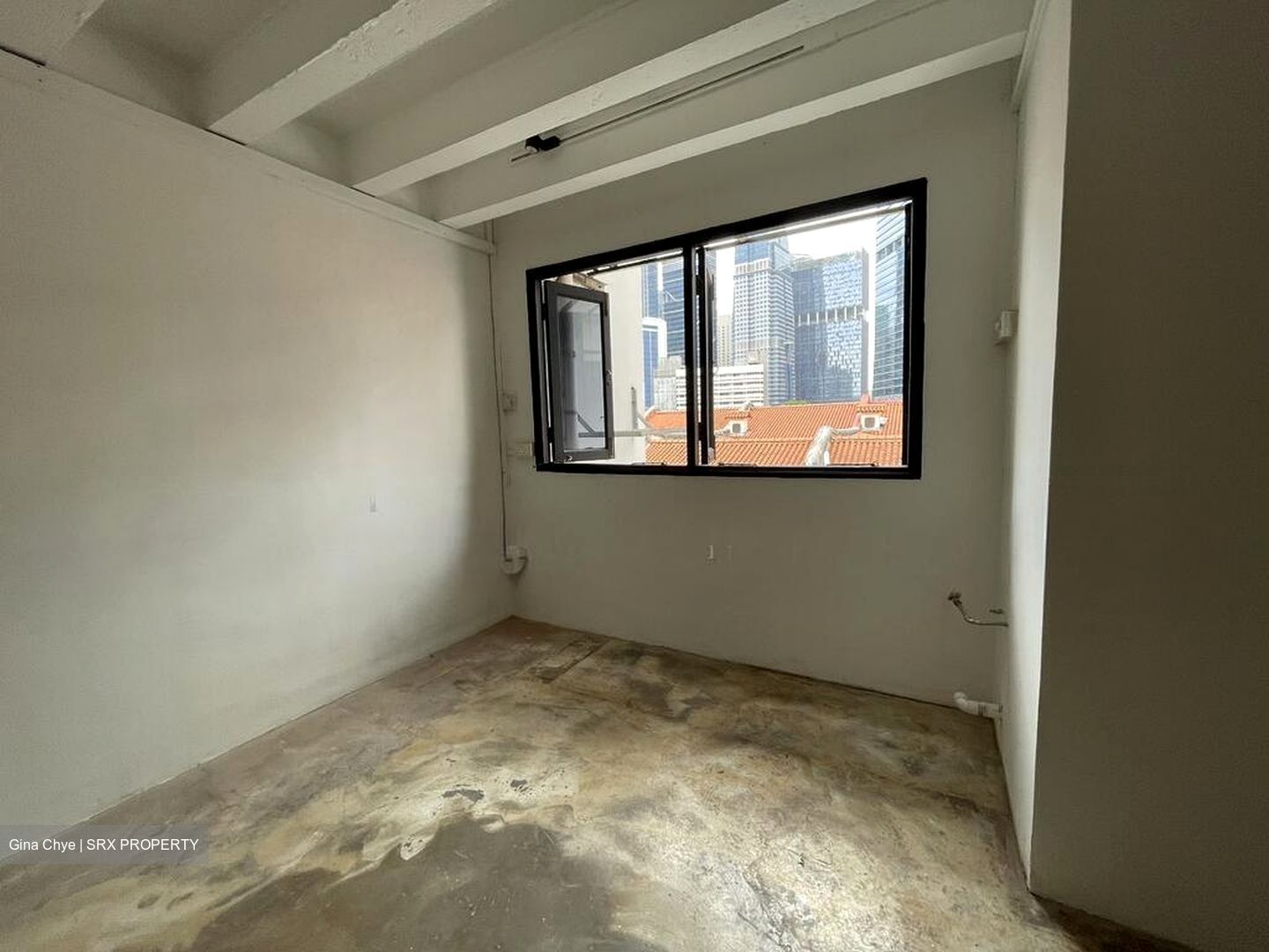 T-junction (D1), Office #495915441